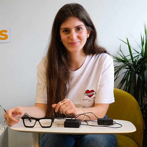 Lunettes de vue et accessoires pour personnes malvoyantes, accessibilité et solutions innovantes.